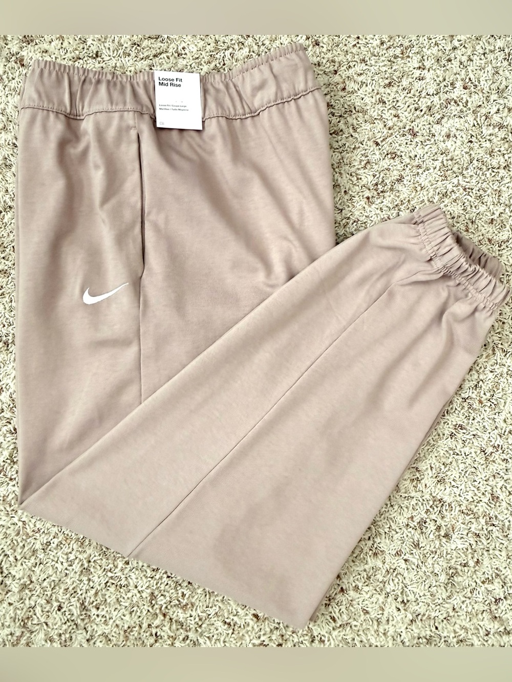 Women’s Nike Loose Fit Mid Rise Tan Sweatpants Joggers Drawstring Waist Medium